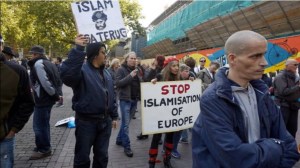 blog-hitler-wilders-anti-islam-demo-allochtoon