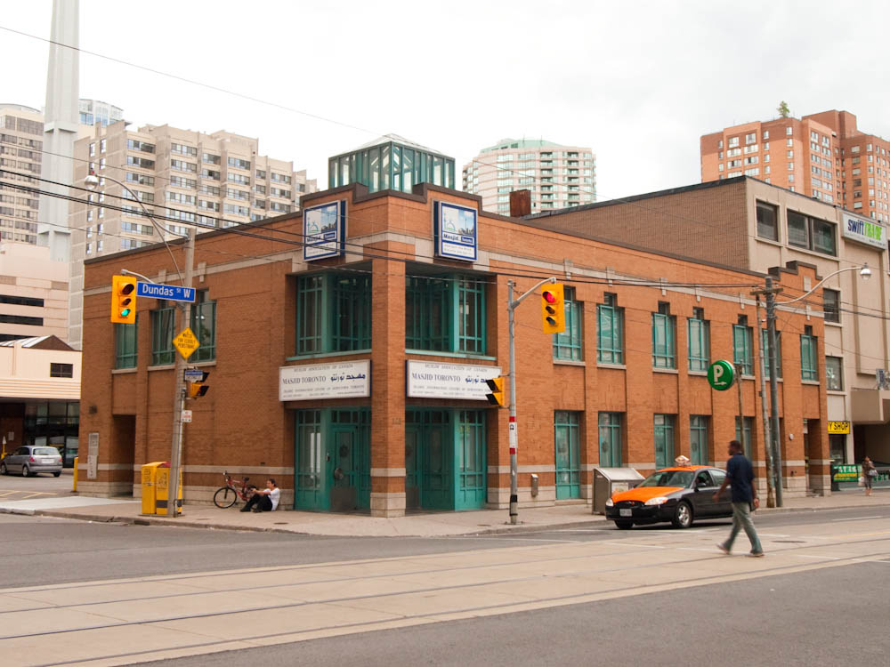 mosque-masjid-toronto-protest