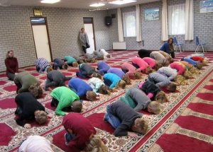 westerse-kinderen-in-moskee-bukbidders